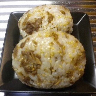 牛肉ごまおにぎり